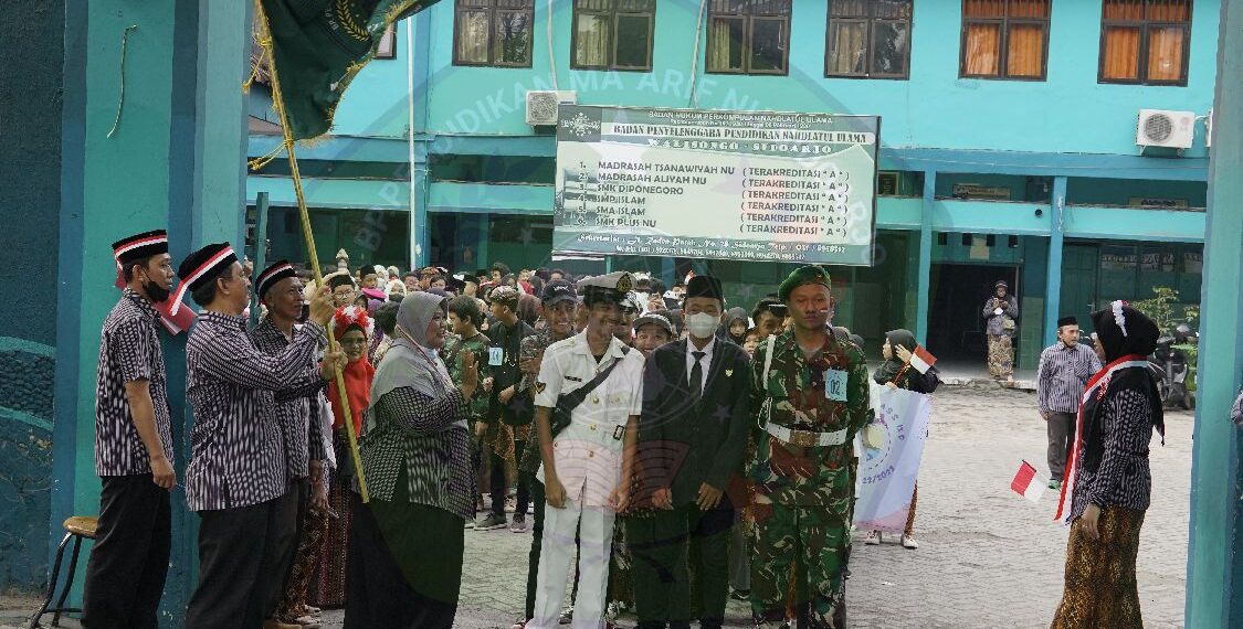Meriahkan Hari Pahlawan Tahun 2022, MTs NU Sidoarjo Gelar Pawai Lintas Desa